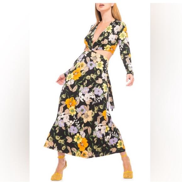 AFRM Dresses & Skirts - AFRM Assi Deep V Neck Side CutOut Midi Knit Dress
Noir Vintage Floral